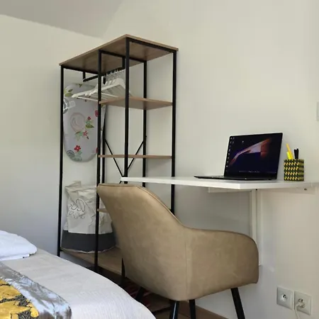 La Rose Blanche Apartment *